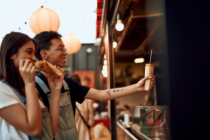 Evening Street Food Hopping Tour in Osaka